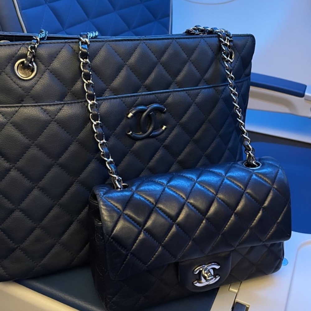 Chanel flap bag, very hard to find size! - Picture 3 of 17